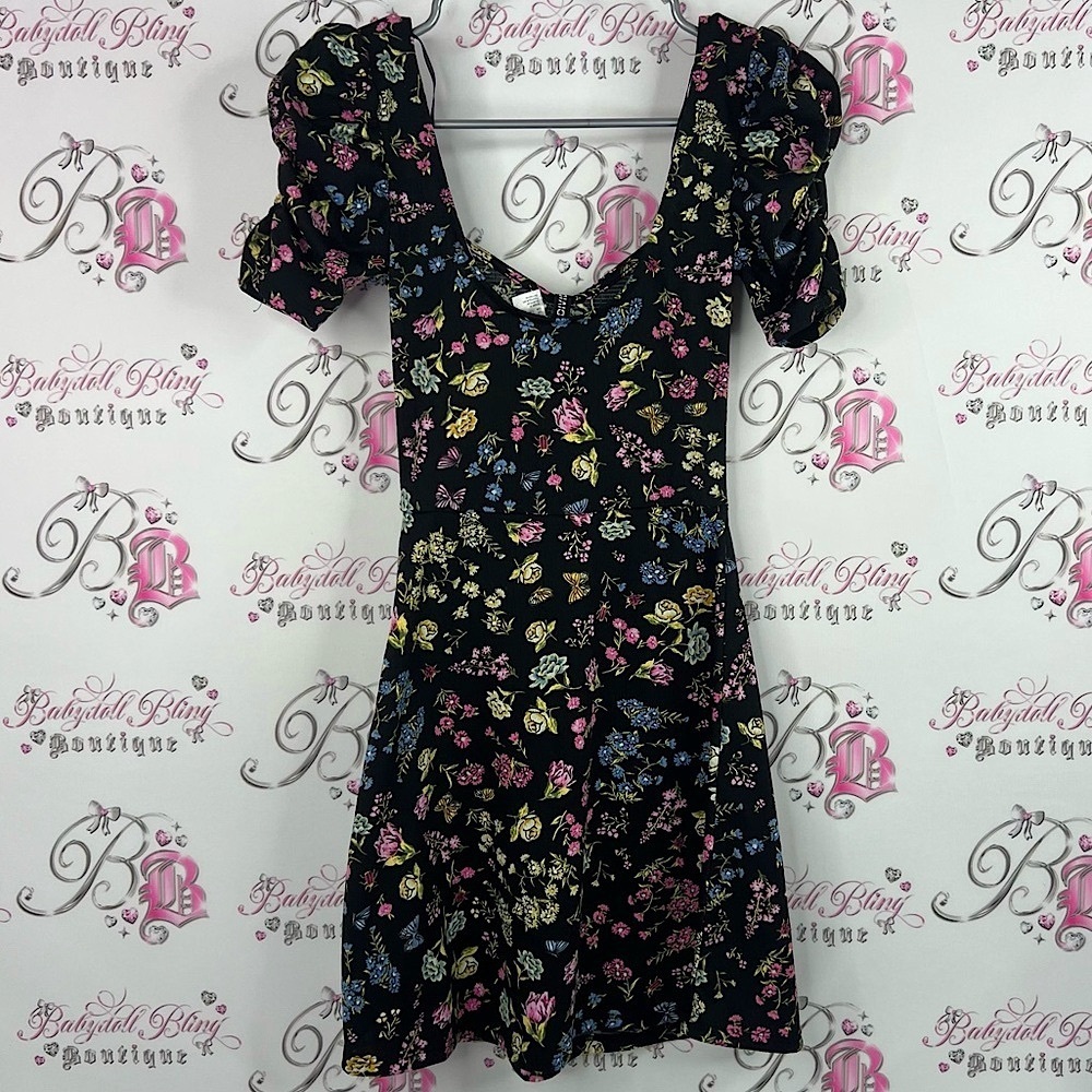 Divided H&M dress milkmaid new with tags flowers Floral Puff Sleeve Dress